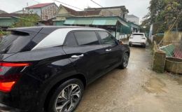 Người đàn ông đỗ xe kín ngõ làm chắn lối đi, khoe có quan hệ: Tài xế có thể bị xử phạt thế nào?