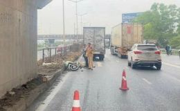 Hiện trường xe máy đi ngược chiều bị nghiền nát trên Quốc lộ 18, một người tử vong