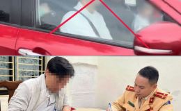 Công an triệu tập người đàn ông vừa lái ô tô vừa ôm trẻ trong lòng: Tài xế nói gì?