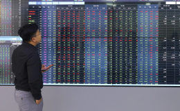 Phiên 12/3: VN-Index mất gần 19 điểm, Vinaconex ‘ngược dòng’ tăng trần phiên thứ ba