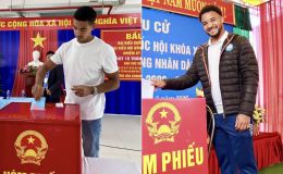 Cầu thủ nhập tịch đi bầu cử: Xuân Son nói thẳng một điều, Phi Long có hành động ghi điểm lớn