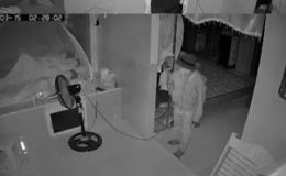 Cà Mau: Chú rể say rượu ngủ quên bị trộm mất thùng tiền mừng cưới, camera ghi lại hình ảnh tên trộm