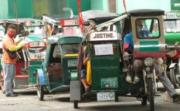 Giá xăng dầu tăng chóng mặt, một quốc gia phát tiền mặt khẩn cấp, tung chiêu độc giải cứu tài xế