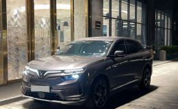 Khởi nghiệp ở tuổi 20 với VinFast VF 8, chủ xe khẳng định: Đây là quyết định đúng đắn nhất của tôi