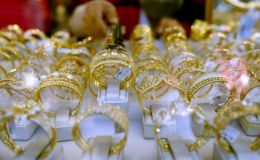 Giá vàng trưa 19/3 đồng loạt giảm, SJC và vàng nhẫn rời mốc cao, vàng thế giới lùi về 4.800 USD