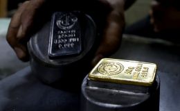 Giá vàng thế giới giảm hơn 300 USD rồi hồi phục trong phiên, Fed và USD tăng giá gây biến động