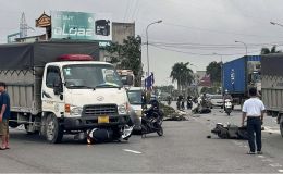 Ninh Bình: Hiện trường vụ xe tải tông liên hoàn 3 xe máy, 2 người phụ nữ ra đi tại chỗ