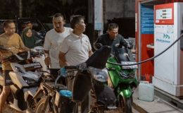 Một nước láng giềng Việt Nam chỉ còn xăng dầu đủ dùng trong 25 ngày: Nguy cơ thiếu nhiên liệu khi giá dầu vượt mốc