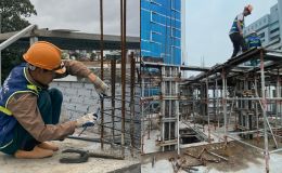 Giá vật liệu xây dựng liên tục tăng, người dân và doanh nghiệp gồng mình xoay xở