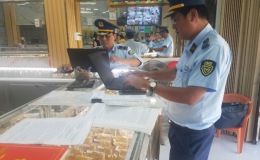 Thị trường vàng 'nóng rực': Hàng loạt cửa hàng bị phạt nặng vì bán vàng giả, chiêu gian lận tinh vi