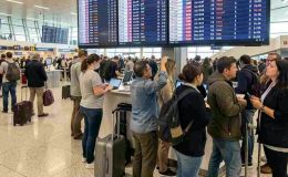 Giá vé máy bay leo thang, các hãng áp dụng phụ thu nhiên liệu giữa xung đột Trung Đông