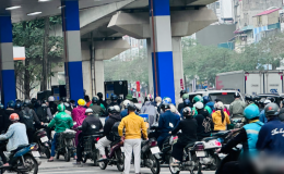 Giá xăng dầu biến động, doanh nghiệp đẩy mạnh chuyển sang năng lượng thay thế, giảm phụ thuộc vào nhiên liệu hóa thạch