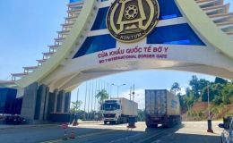 Chặn xe tải chở xăng gần biên giới, phát hiện 900 lít không giấy tờ, nghi vận chuyển sang nước ngoài tiêu thụ