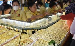 Giá vàng 2026 'đi ngược quy luật': Bất ổn toàn cầu tăng nhưng vàng trong nước vẫn 'đuối sức'?
