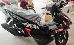 Tin xe hot 15/4: Giá xăng dầu hôm nay vừa giảm, Honda Air Blade phiên bản mới đã cập bến đại lý Việt