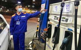 Giá xăng dầu trưa 17/4: Dầu ‘thủng đáy’, RON 92 và RON 95 ‘rẻ như cho’, bảng giá 'đầy bình' xe Mazda