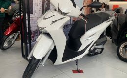 Giá xăng dầu trưa nay 17/4: RON 92 và RON 95 đón 'tin vui', giá Honda SH 2026 được đà giảm thủng đáy