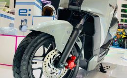 Điểm tin xăng dầu tối 17/4: RON 92 và RON 95 rẻ kỷ lục, Honda tung ngay xe máy mới không cần đổ xăng