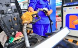 Giá xăng dầu hôm nay 17/4: Xăng RON95, E5 RON92 vẫn rẻ, nguy cơ tăng gấp 3 nếu không can thiệp điều này?