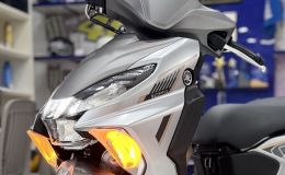 Giá xăng dầu trưa nay 19/4: RON 95 'rẻ như cho', Yamaha lập tức mở bán xe máy mới ‘ăn xăng như ngửi’