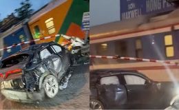 Khoảnh khắc ô tô con kẹt trên đường ray, bị tàu hỏa tông biến dạng, cập nhật tình hình của tài xế