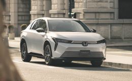 Giá xăng dầu sáng nay 20/4: RON 95, Diesel 'rơi tự do', Honda liền mở bán ô tô mới không cần đổ xăng