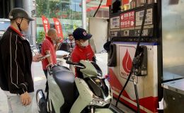 Tin xăng dầu tối 20/4: RON 92 và RON 95 'rẻ như cho', bơm đầy bình loạt xe máy Honda tốn bao nhiêu?