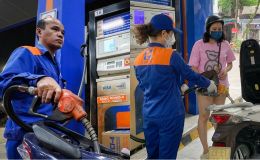 Giá xăng dầu hôm nay 20/4: Bảng giá Petrolimex, PVOIL, Mipec, RON 95, diesel… Dầu thô giảm cực mạnh