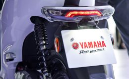 Giá xăng dầu tối nay 25/4: RON 95 lao dốc mạnh, Yamaha bán mẫu xe máy không cần đổ xăng tại Việt Nam