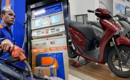 Giá xăng dầu Petrolimex chiều nay 16/4: RON 92 và RON 95 ‘rẻ như cho’, bảng giá ‘đầy bình’ các mẫu xe ga 150cc, 160cc