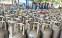 Giá gas hôm nay 28/4: Bình 12kg tại ba miền đứng giá, thị trường khí đốt  xuất hiện áp lực mới