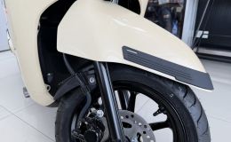 Giá xăng dầu trưa nay 29/4: RON 95 'rẻ sập sàn', Yamaha liền tung xe ga mới đổ được cả xăng E10 và E20