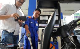 Bảng giá xăng dầu sáng nay 30/4: RON92, RON95 giá bao nhiêu? Giá đầy bình xe máy Yamaha tại Việt Nam