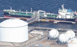 Giá xăng dầu chiêu nay 29/4: Xăng RON95, RON92 rẻ đồng loạt, Việt Nam sắp đón thêm 4 triệu thùng dầu