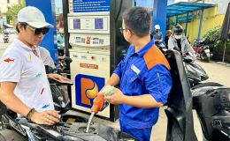 Giá xăng dầu hôm nay 1/5: Xăng RON 92 và RON 95 ‘bán như biếu’, bảng giá ‘đầy bình’ các mẫu xe ga 125cc phổ biến