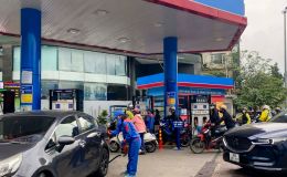 Giá xăng dầu hôm nay 2/5: RON92, RON95, diesel rẻ, dầu thế giới lao dốc phiên cuối tuần, dự báo có thể tăng trở lại? 