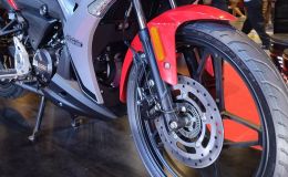 Tin xe máy 2/5: ‘Tân vương’ xe côn tay 150cc mới về đại lý giá 46 triệu đồng, đả bại Honda Winner R