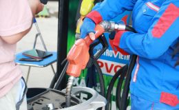 Bảng giá xăng dầu sáng nay 4/5: RON92 và RON95 rẻ hơn mong đợi, giá đầy bình xe máy Piaggio và Vespa