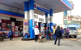 Giá xăng dầu chiều nay 4/5: Dầu diesel, xăng RON 92 và RON 95 đồng loạt ở mức rất rẻ, giá lăn bánh Honda CR-V giảm mạnh