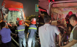 Hiện trường vụ tai nạn trên cao tốc TP.HCM – Long Thành: Xe khách 'dập đầu' xe đầu kéo, tài xế tử vong