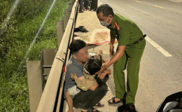 Cảnh người chồng ‘bàng hoàng’, đau đớn ôm vợ bầu sắp sinh tử vong sau khi bất ngờ tự ngã xe
