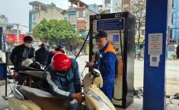 Giá xăng dầu chiều 13/5: Xăng RON 95 ‘bán như cho’, dầu diesel ‘tụt’ 17.290 đồng/lít từ đỉnh, Yamaha NEO's giảm giá mạnh