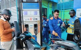 Giá xăng dầu hôm nay 15/5: Xăng RON92, RON95, dầu diesel ở vùng giá hiếm, dầu thế giới đổi hướng liên tục 