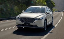 Mazda CX-8 lần đầu giảm xuống dưới 900 triệu tại Việt Nam: SUV 7 chỗ Nhật đấu Santa Fe, Everest