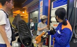 Giá xăng dầu hôm nay 22/5: RON95, dầu diesel chịu áp lực, dầu Brent mất mốc quan trọng