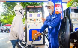 Giá xăng RON 92 và RON 95 chiều 28/5 ‘tụt’ hơn 1.000 đồng, dầu diesel hạ 'cắm đầu', giá lăn bánh Hyundai Accent ra sao?