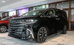 Toyota Alphard có thêm bản hybrid sạc điện giá rẻ: Định nghĩa lại phân khúc MPV xe gia đình cao cấp 