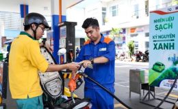 Giá xăng dầu hôm nay 10/6: E10 RON 95 và E5 RON 92 giảm chỉ còn hơn 21.000 đồng/lít, giá lăn bánh VinFast VF 9 ra sao?