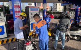 Giá xăng dầu chiều nay 15/6: E10 và RON 92 ‘thủng đáy’, dầu diesel giảm gần 19.000 đồng/lít, giá lăn bánh Hyundai Tucson