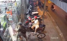 Vụ đánh người phụ nữ tại cửa hàng ở Nha Trang: Thiếu niên 17 tuổi xin lỗi, gia đình phản ứng ra sao? 